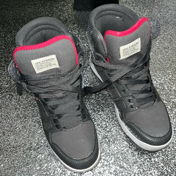 Women’s Levi Stratuss - Picture 11 of 15